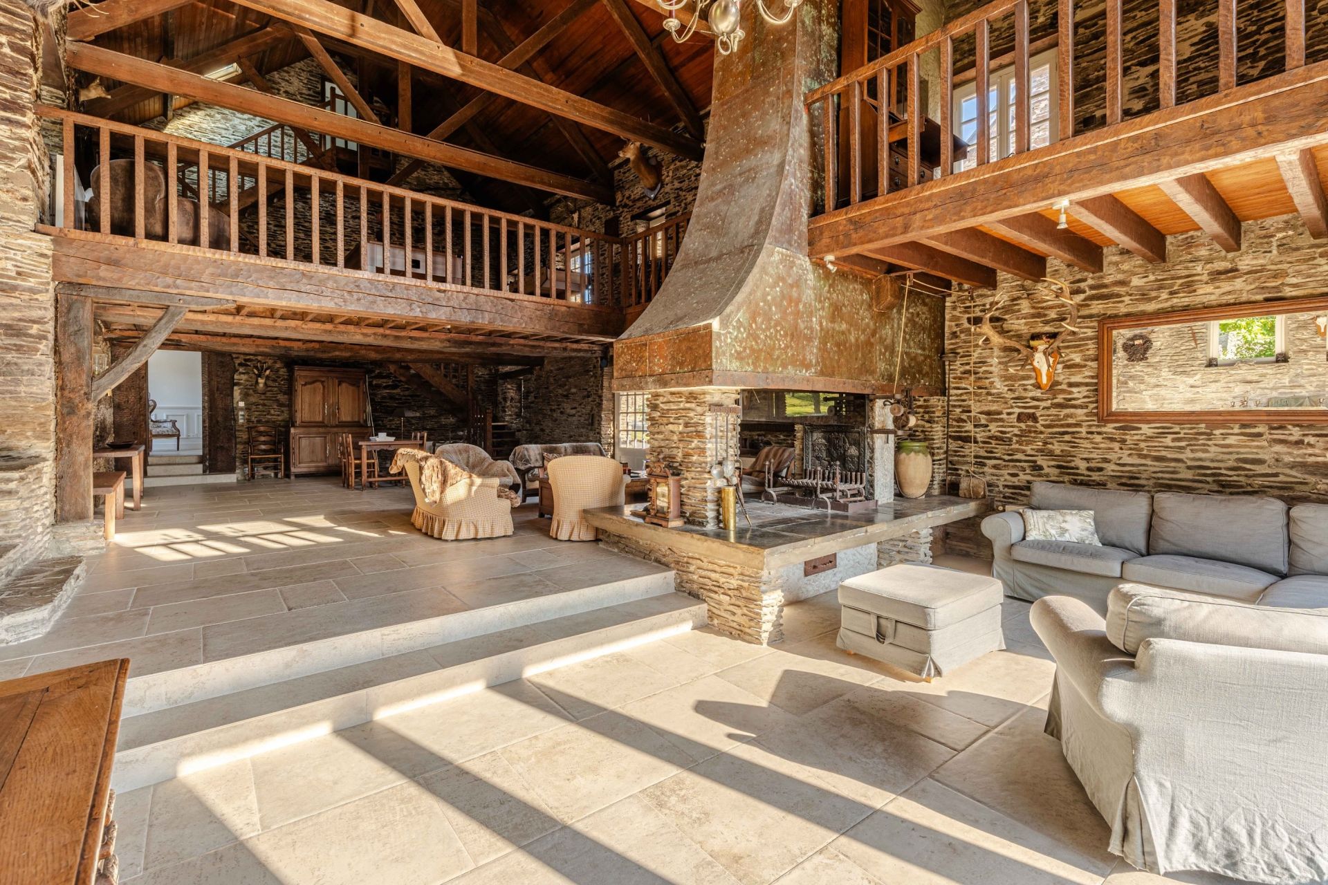 house 19 Rooms for sale on BAYEUX (14400)