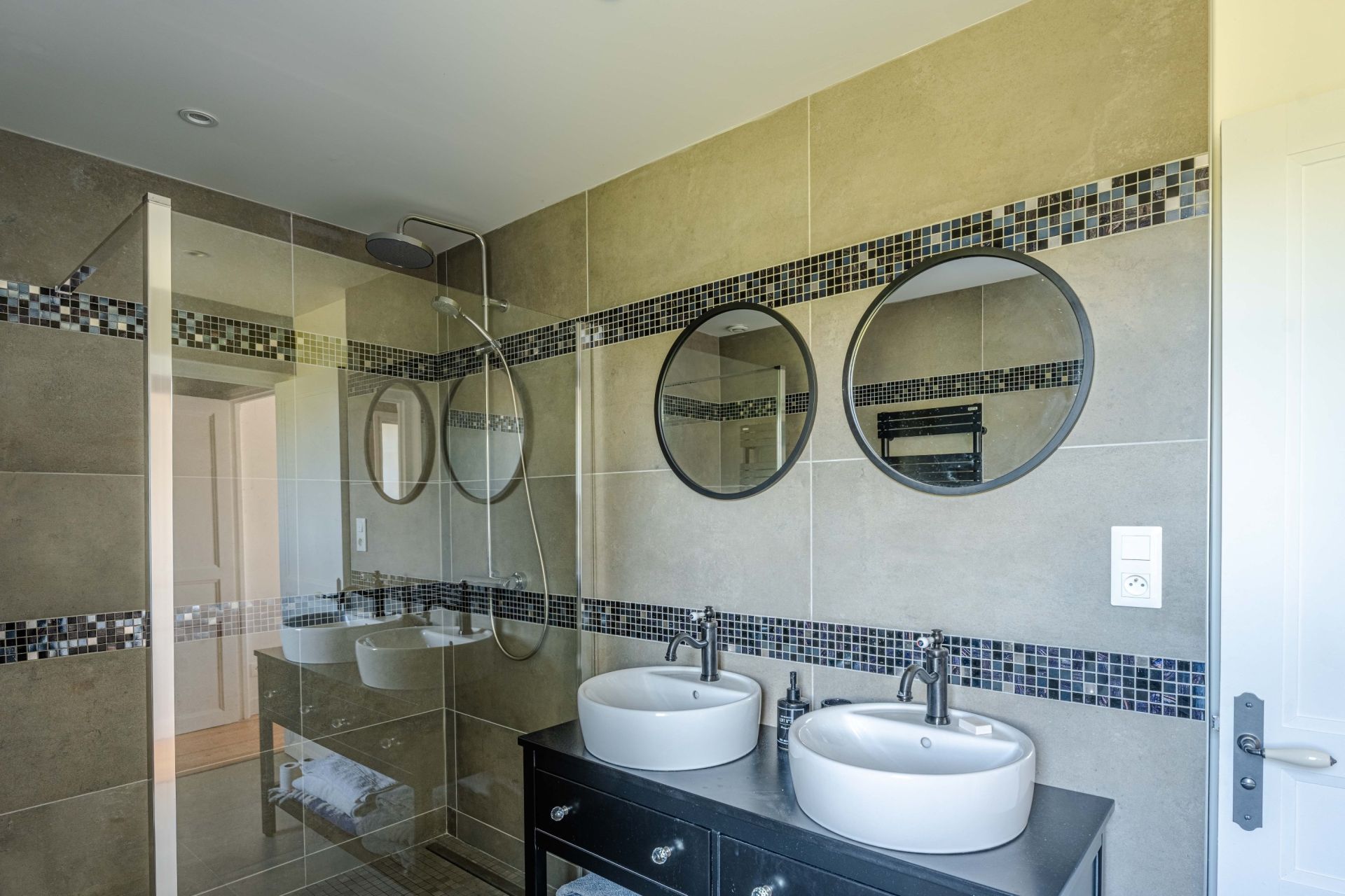 house 19 Rooms for sale on BAYEUX (14400)