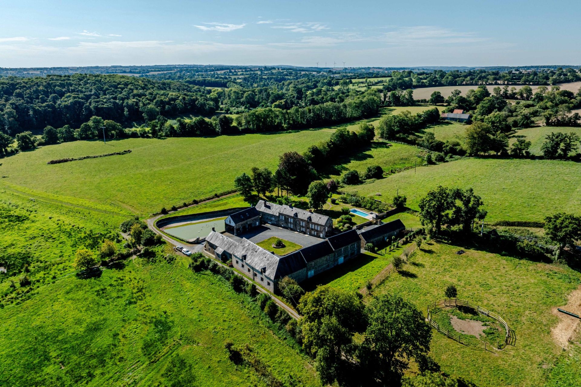 house 19 Rooms for sale on BAYEUX (14400)