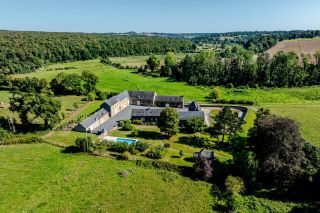 house 19 Rooms for sale on BAYEUX (14400)