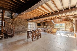 house 19 Rooms for sale on BAYEUX (14400)