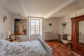 house 19 Rooms for sale on BAYEUX (14400)