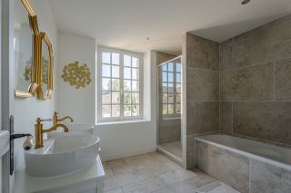 house 19 Rooms for sale on BAYEUX (14400)