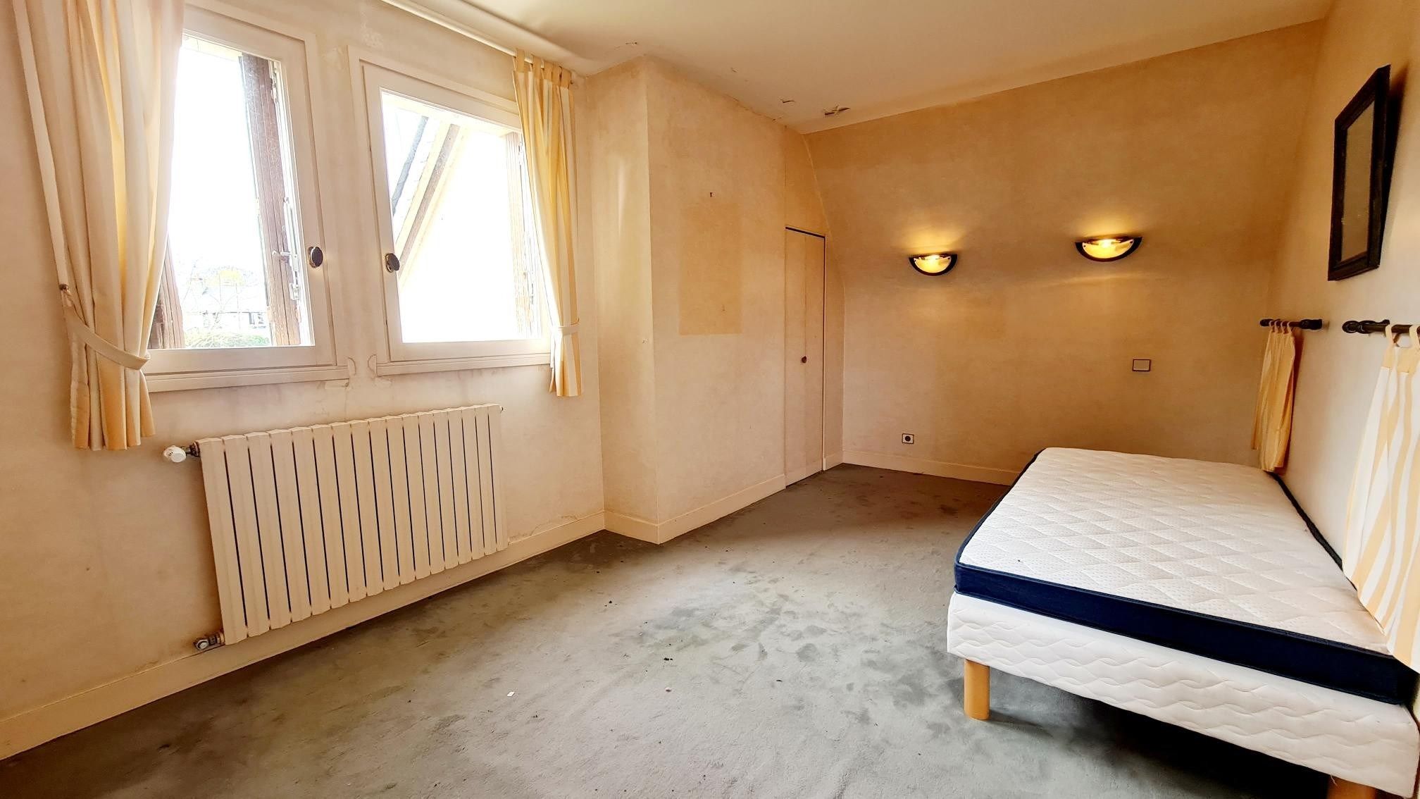 house 7 Rooms for sale on HONFLEUR (14600)