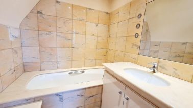 house 7 Rooms for sale on HONFLEUR (14600)