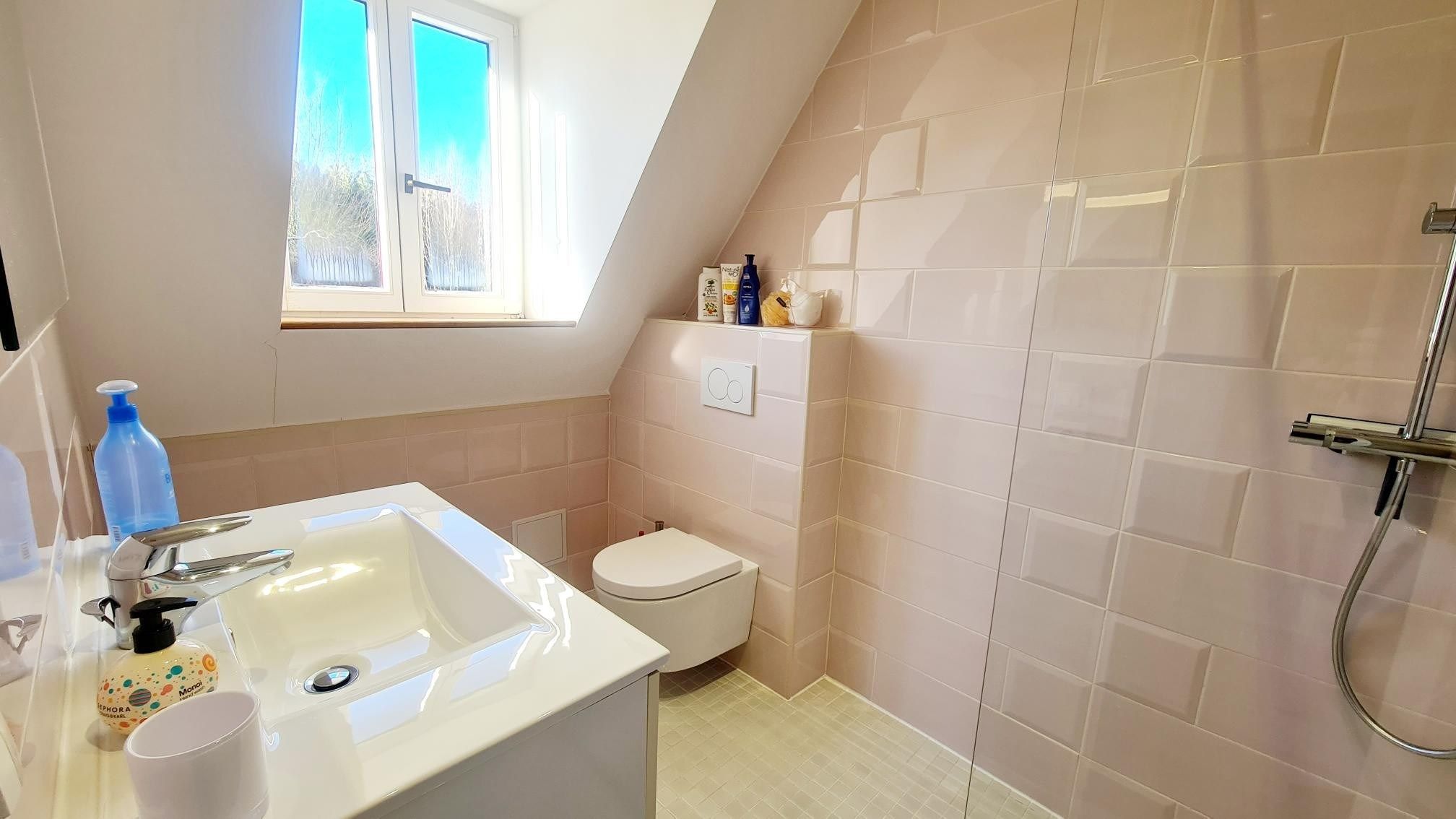 house 9 Rooms for sale on QUETTEVILLE (14130)