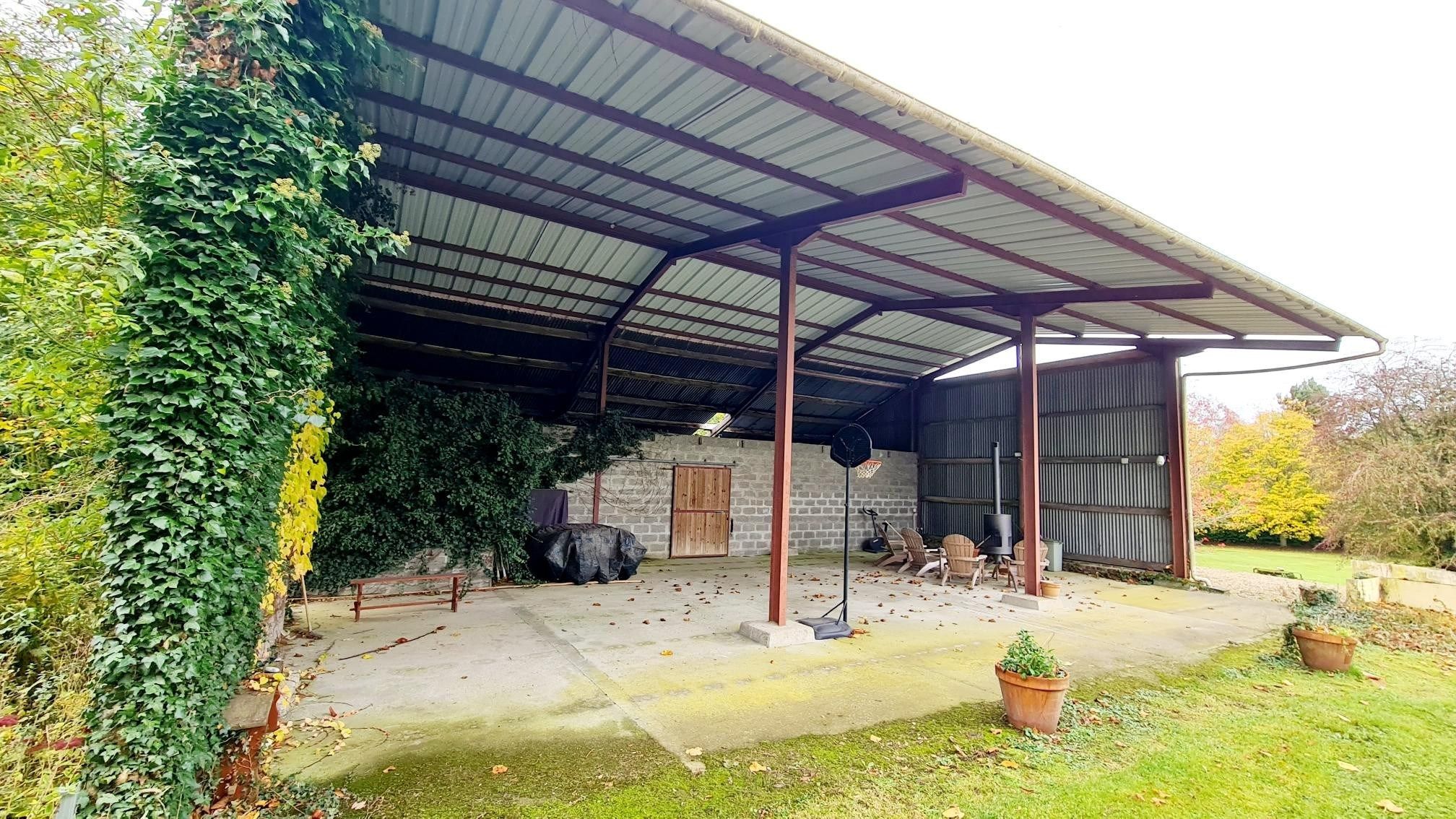 house 9 Rooms for sale on QUETTEVILLE (14130)