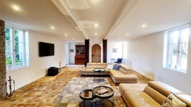 house 9 Rooms for sale on QUETTEVILLE (14130)