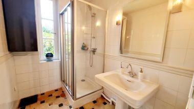 house 9 Rooms for sale on QUETTEVILLE (14130)