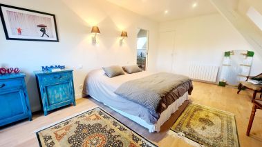 house 9 Rooms for sale on QUETTEVILLE (14130)
