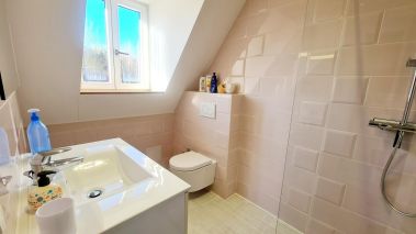 house 9 Rooms for sale on QUETTEVILLE (14130)