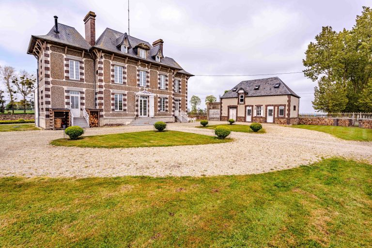 house 8 Rooms for sale on LE MOLAY LITTRY (14330)