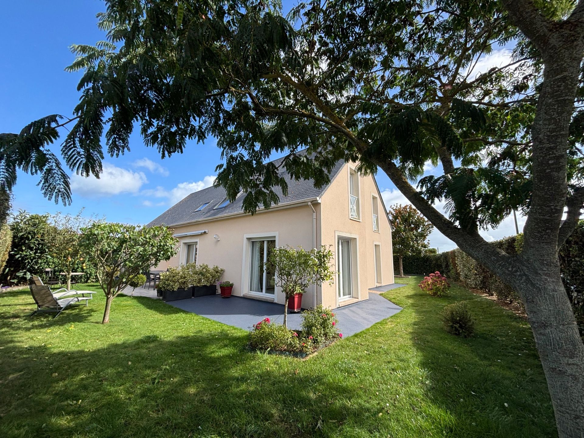 house 8 Rooms for sale on BERNIERES SUR MER (14990)