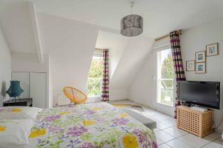 house 8 Rooms for sale on BERNIERES SUR MER (14990)