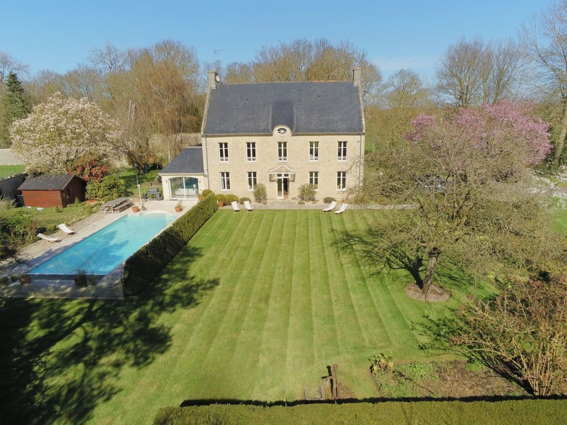 house 10 Rooms for sale on BAYEUX (14400)