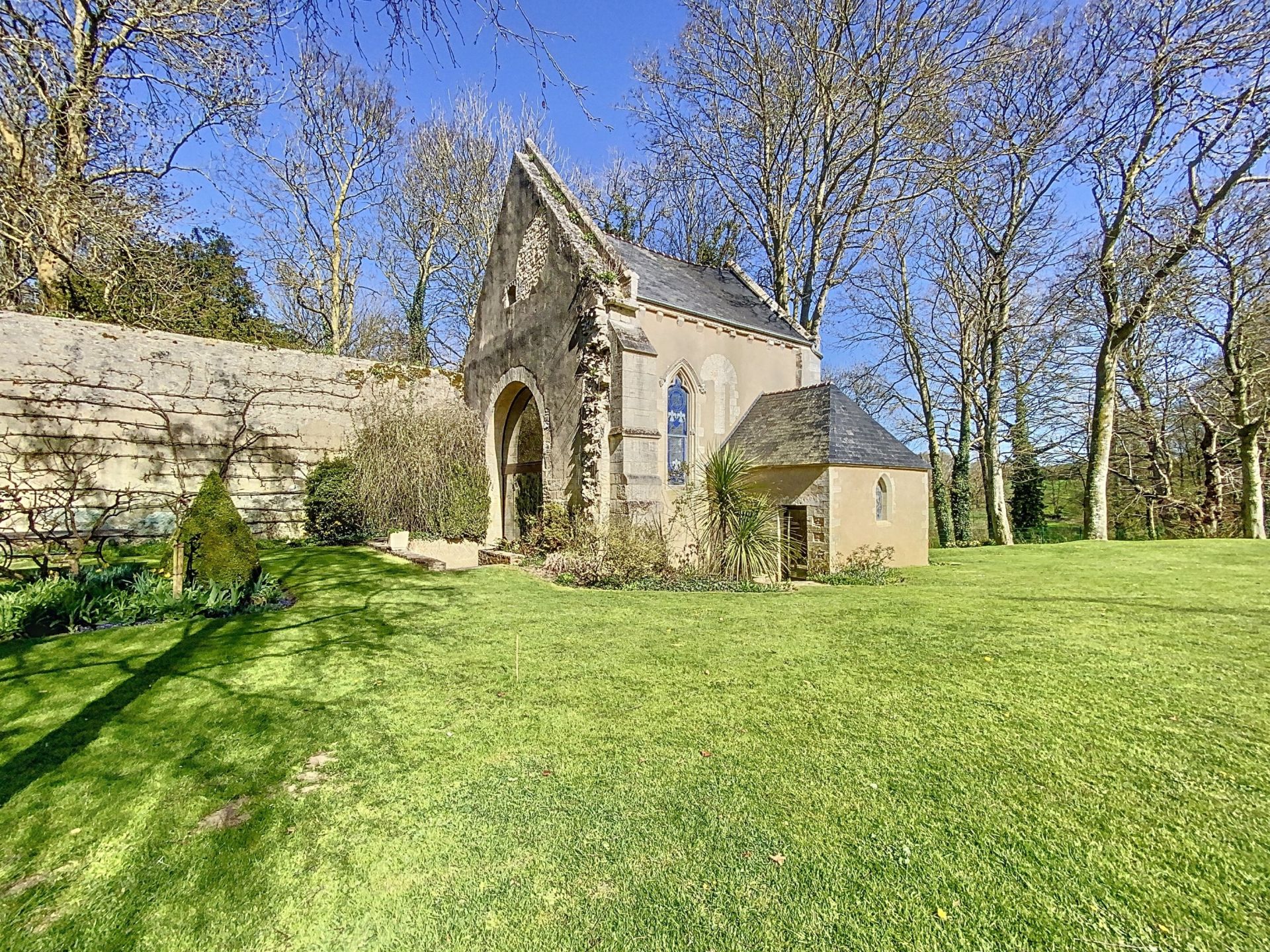 house 10 Rooms for sale on BAYEUX (14400)