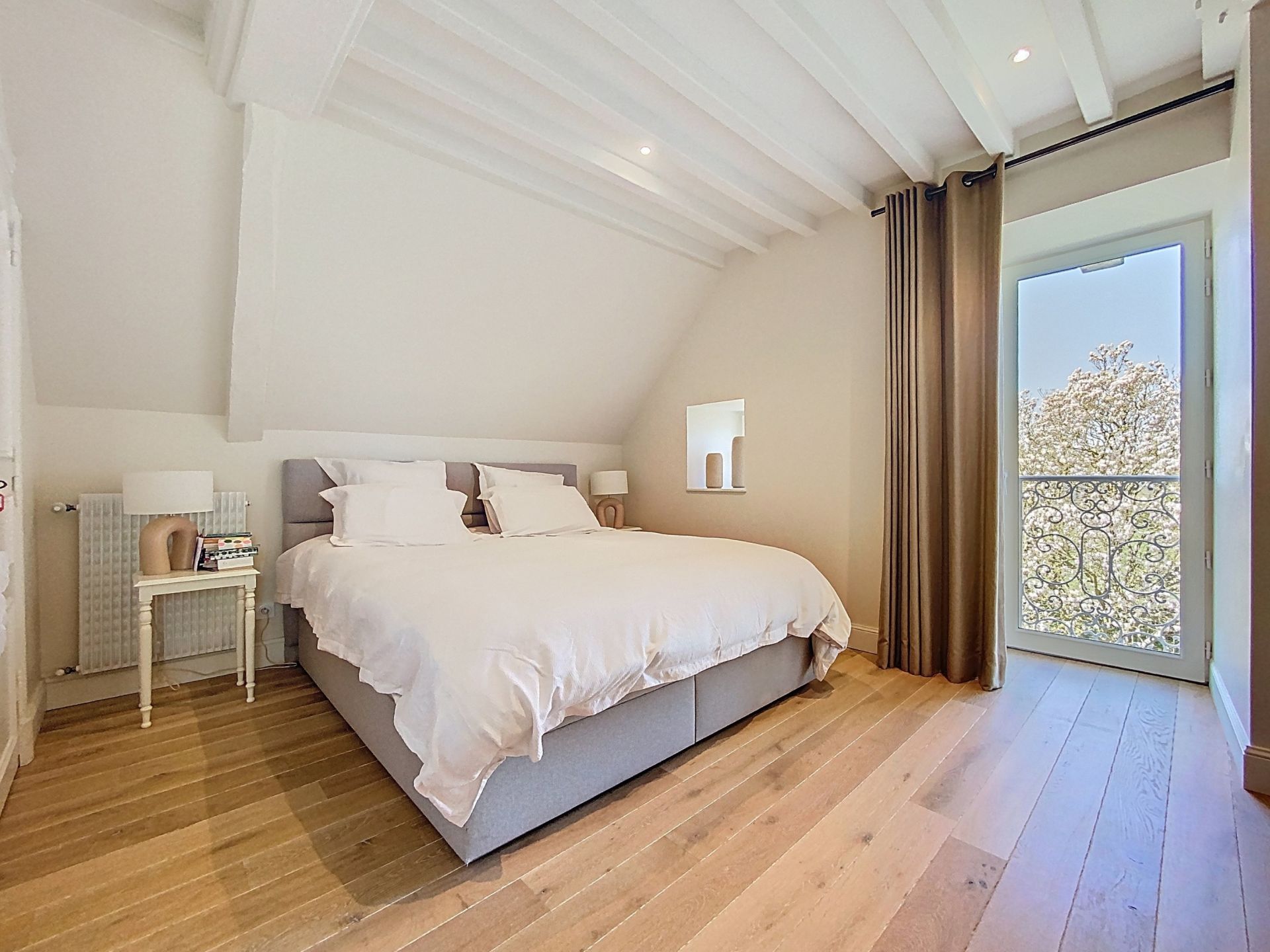 house 10 Rooms for sale on BAYEUX (14400)