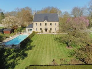 house 10 Rooms for sale on BAYEUX (14400)