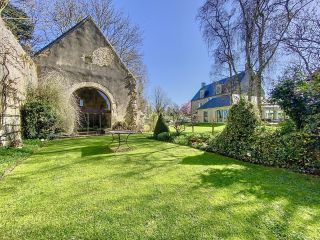 house 10 Rooms for sale on BAYEUX (14400)