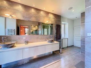 house 10 Rooms for sale on BAYEUX (14400)