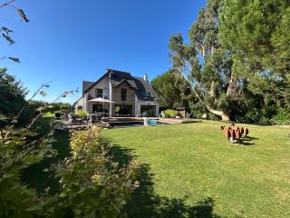 house 7 Rooms for sale on AVRANCHES (50300)