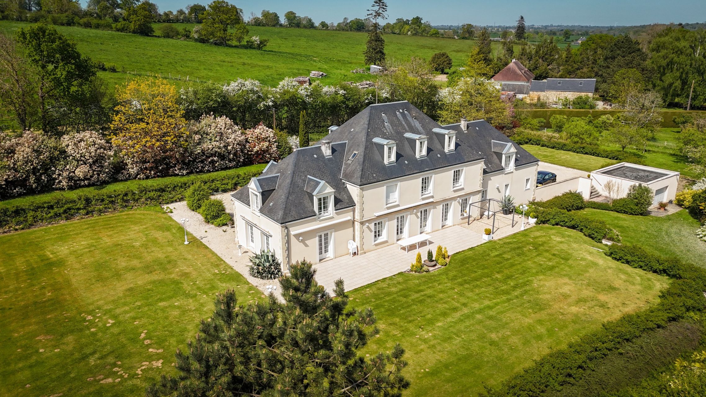 mansion 10 Rooms for sale on VILLERS BOCAGE (14310)