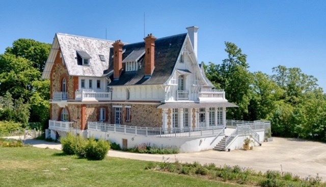 villa 10 Rooms for sale on GRANVILLE (50400)