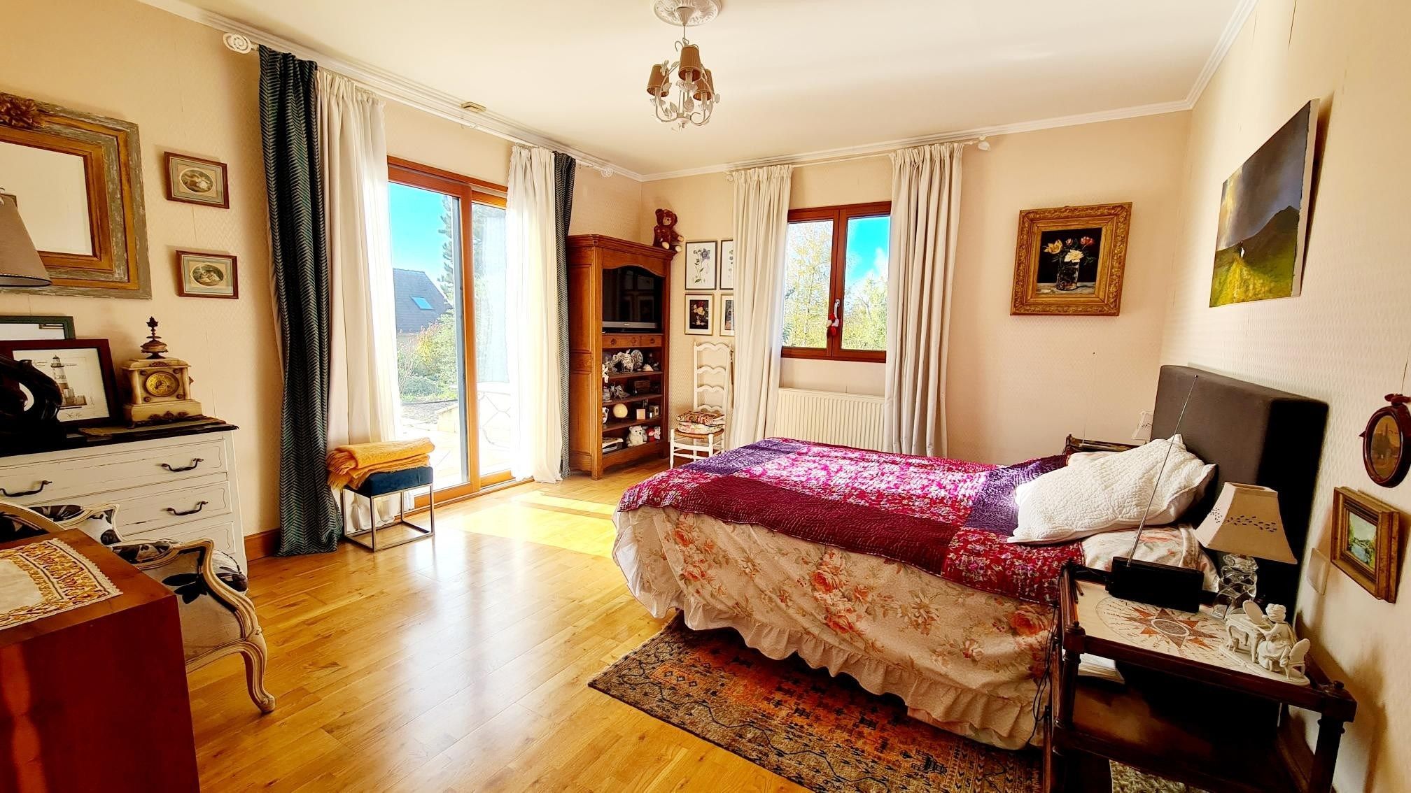 house 8 Rooms for sale on PONT L EVEQUE (14130)