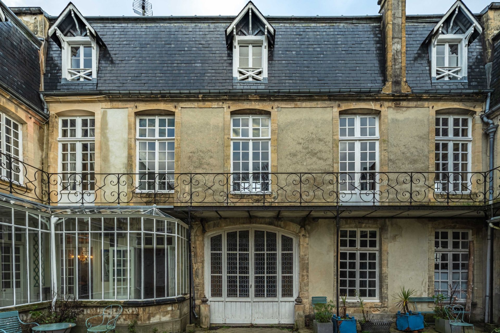 house 14 Rooms for sale on BAYEUX (14400)