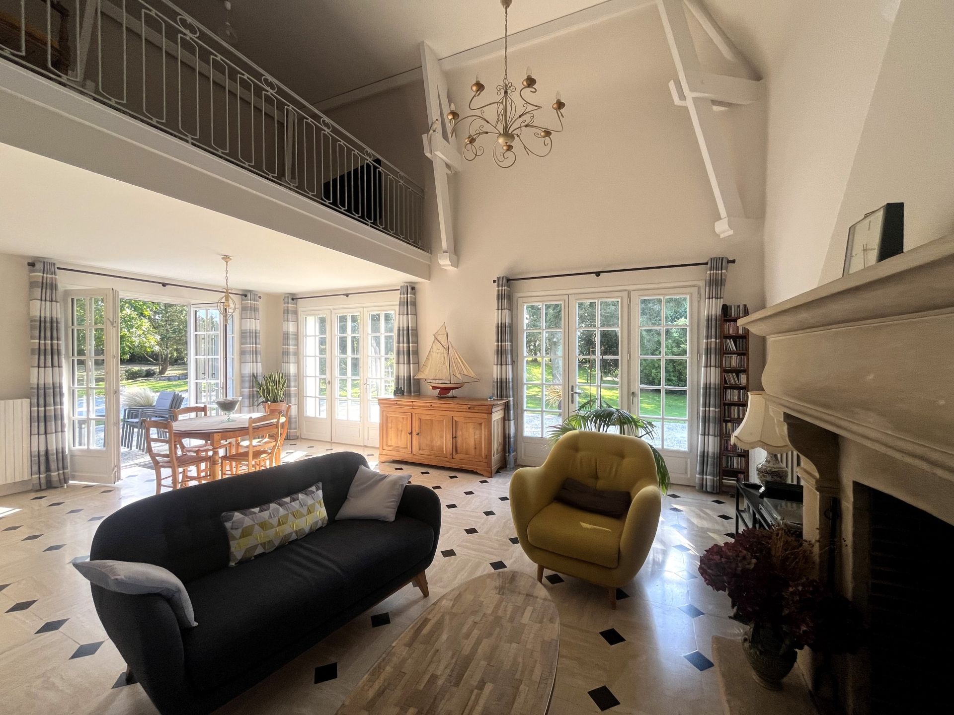 house 9 Rooms for sale on VAUX SUR AURE (14400)