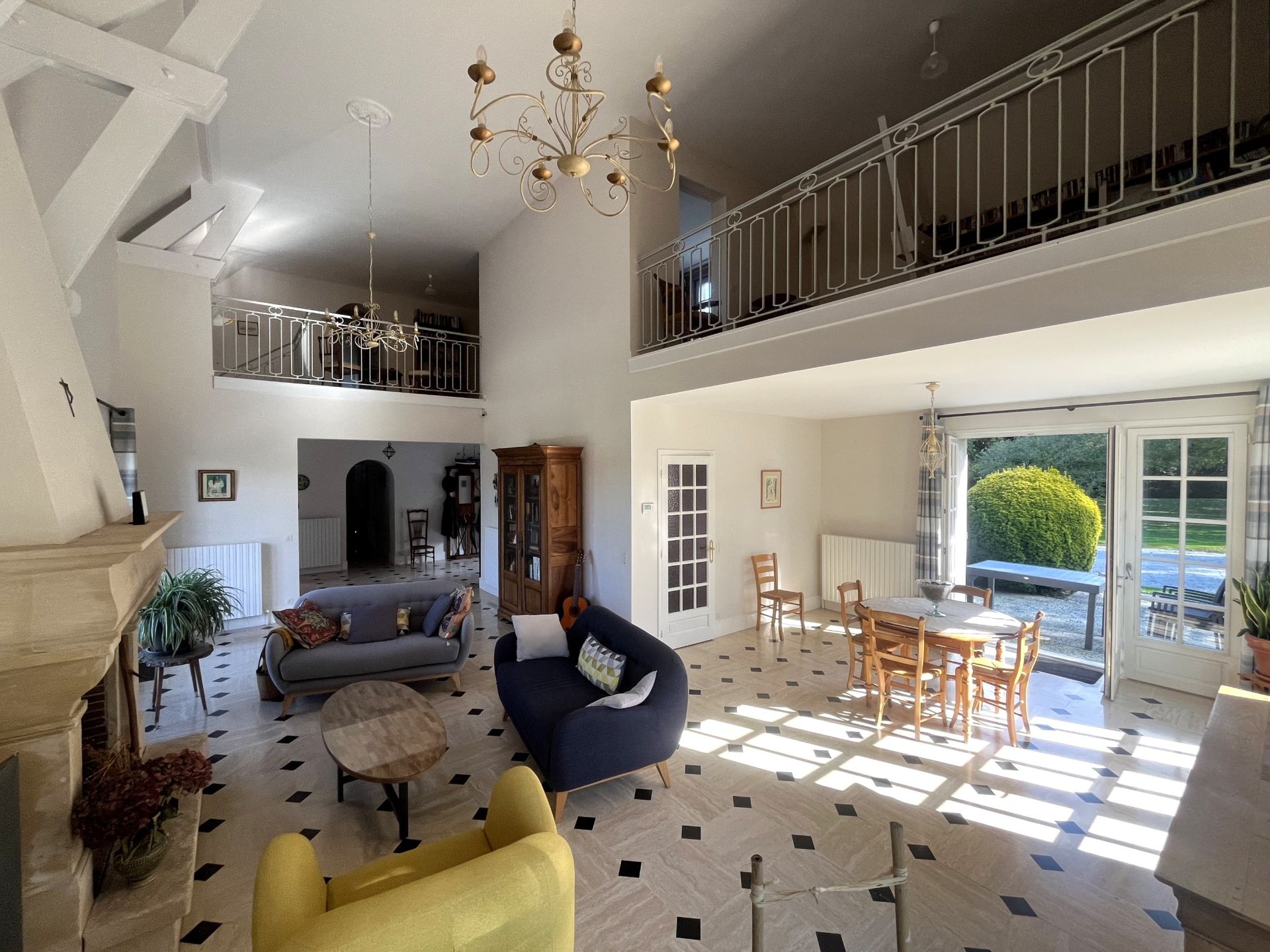 house 9 Rooms for sale on VAUX SUR AURE (14400)