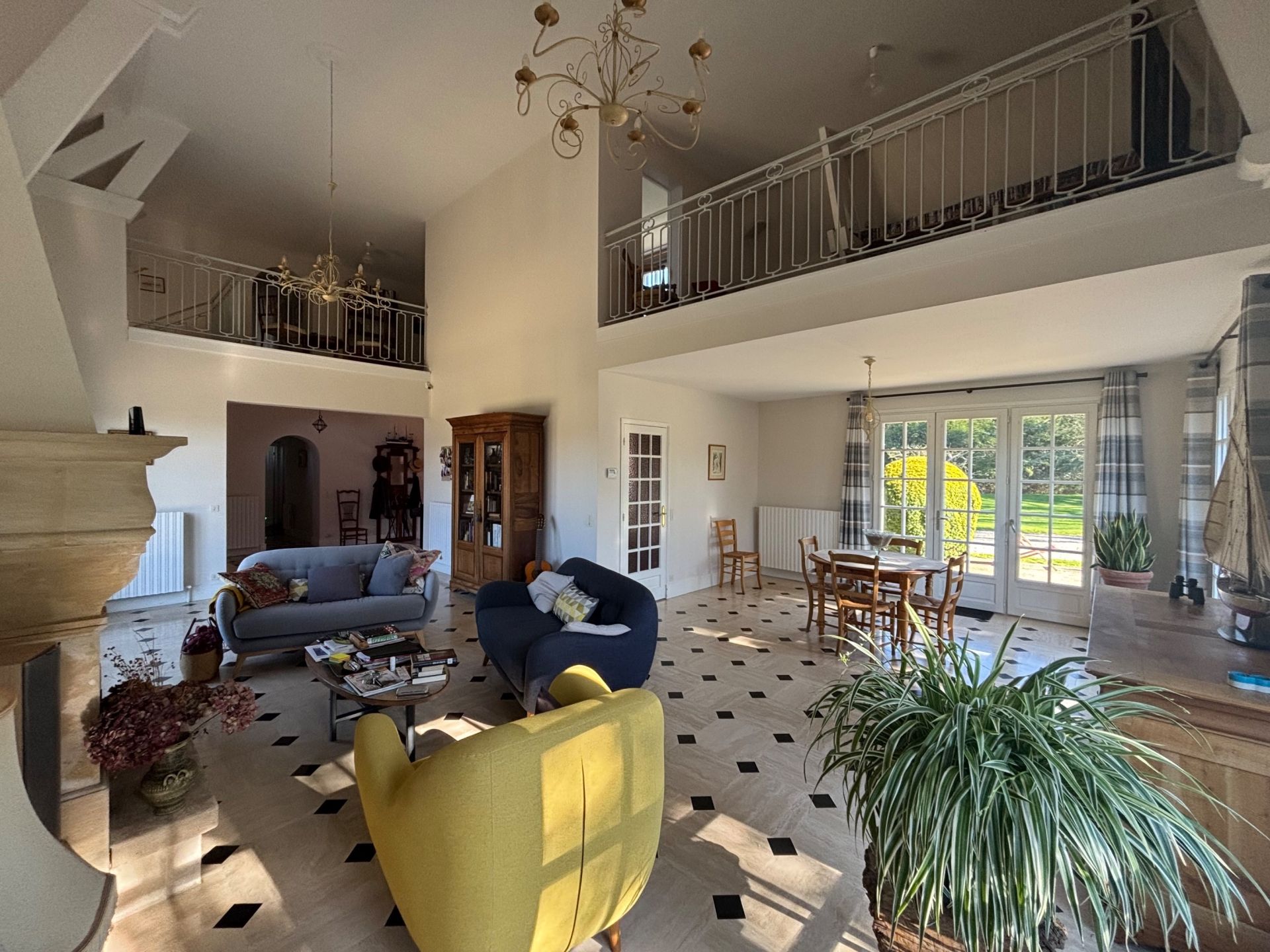 house 9 Rooms for sale on BAYEUX (14400)