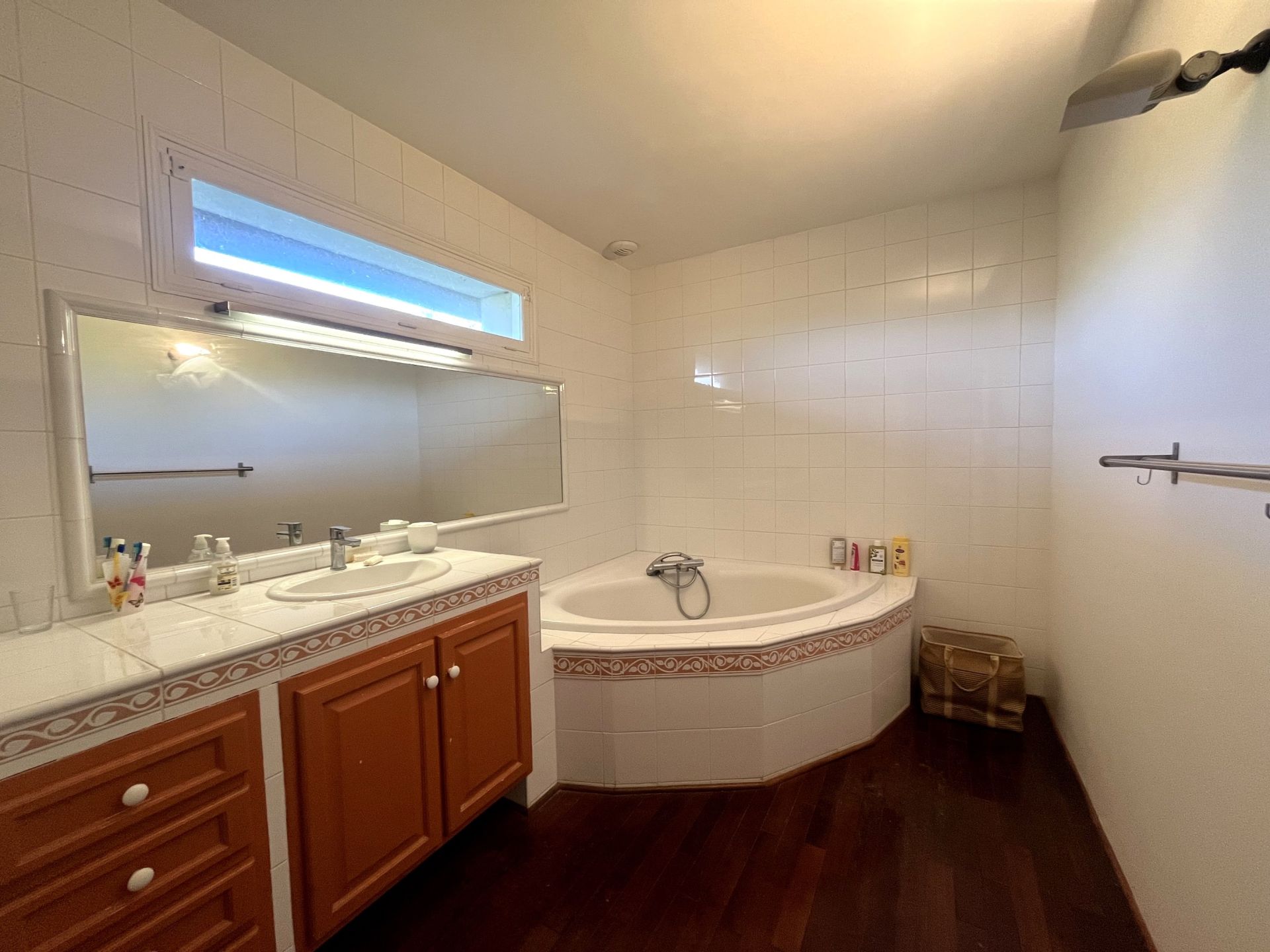 house 9 Rooms for sale on VAUX SUR AURE (14400)