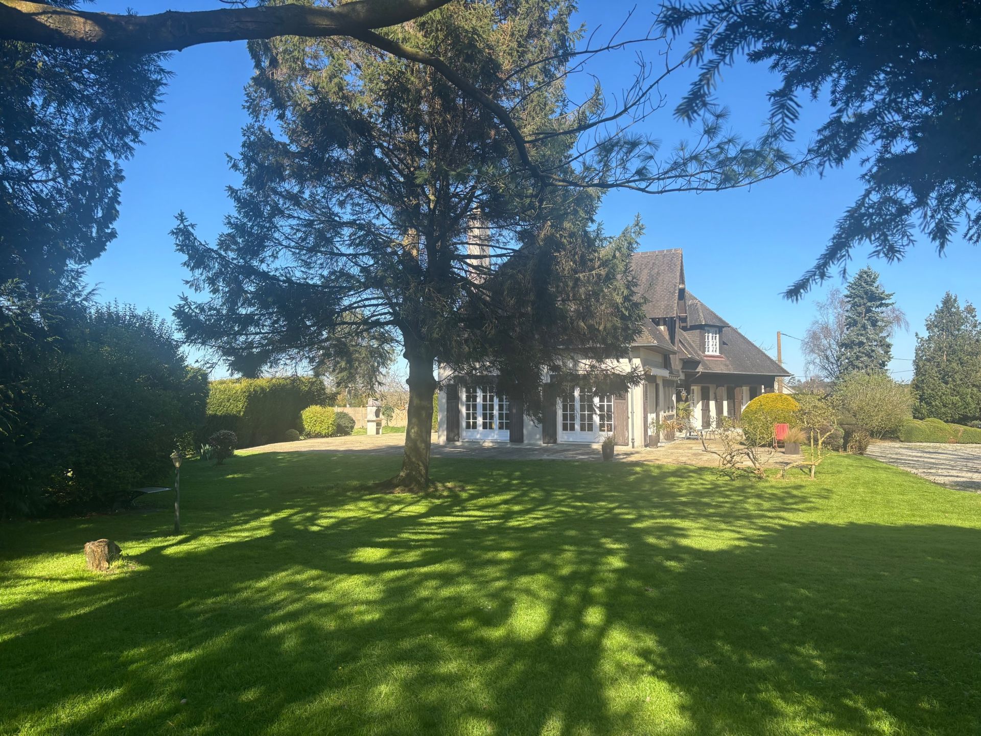 house 9 Rooms for sale on BAYEUX (14400)