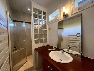 house 9 Rooms for sale on VAUX SUR AURE (14400)