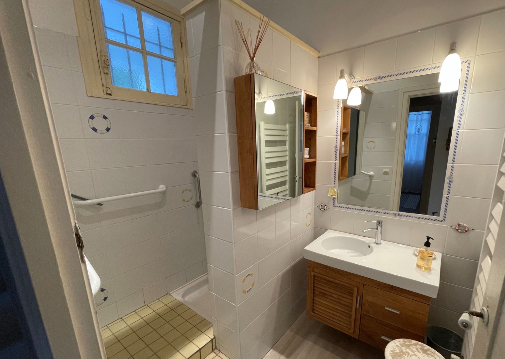 house 9 Rooms for sale on BENERVILLE SUR MER (14910)