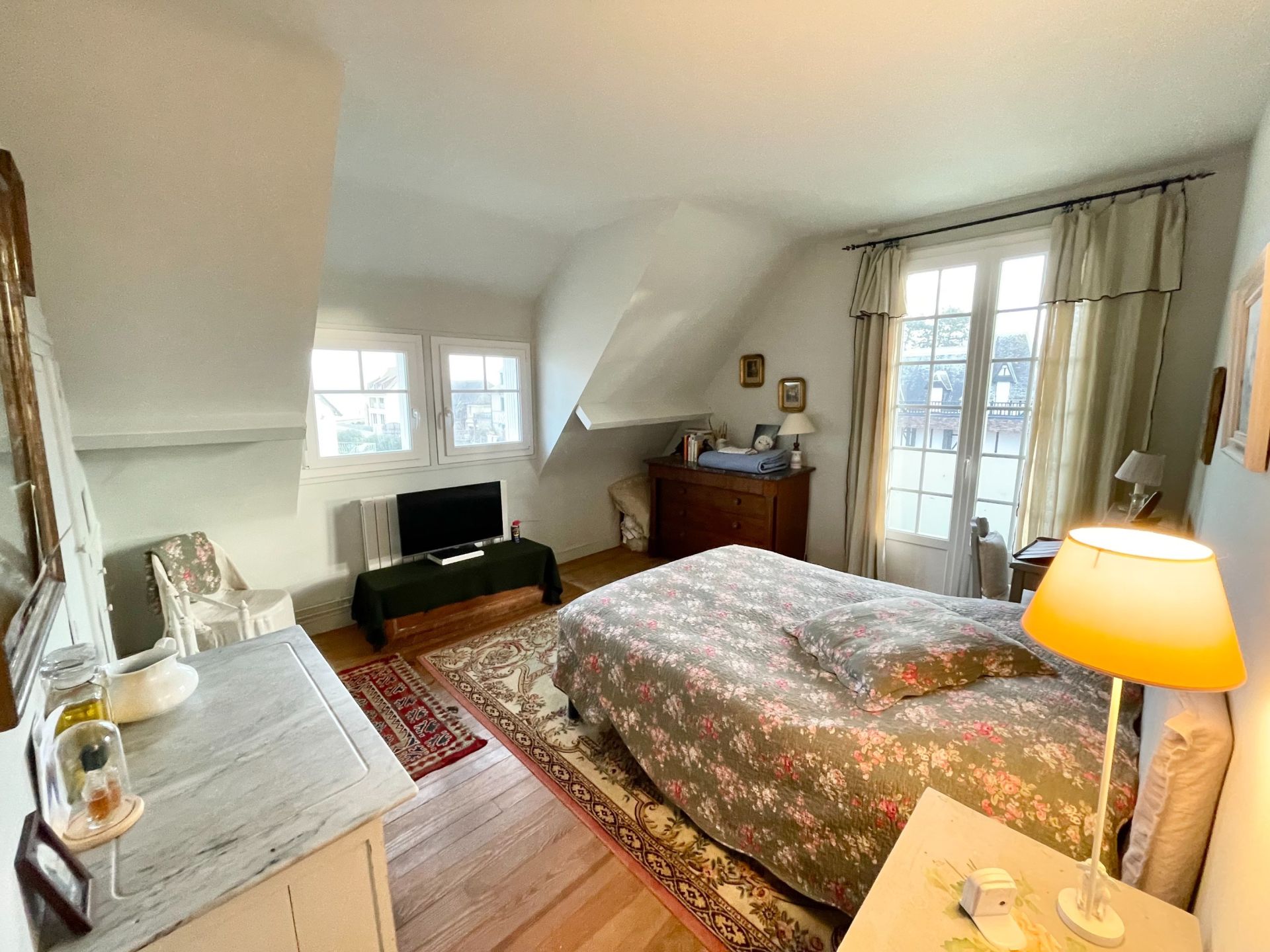 house 9 Rooms for sale on BENERVILLE SUR MER (14910)