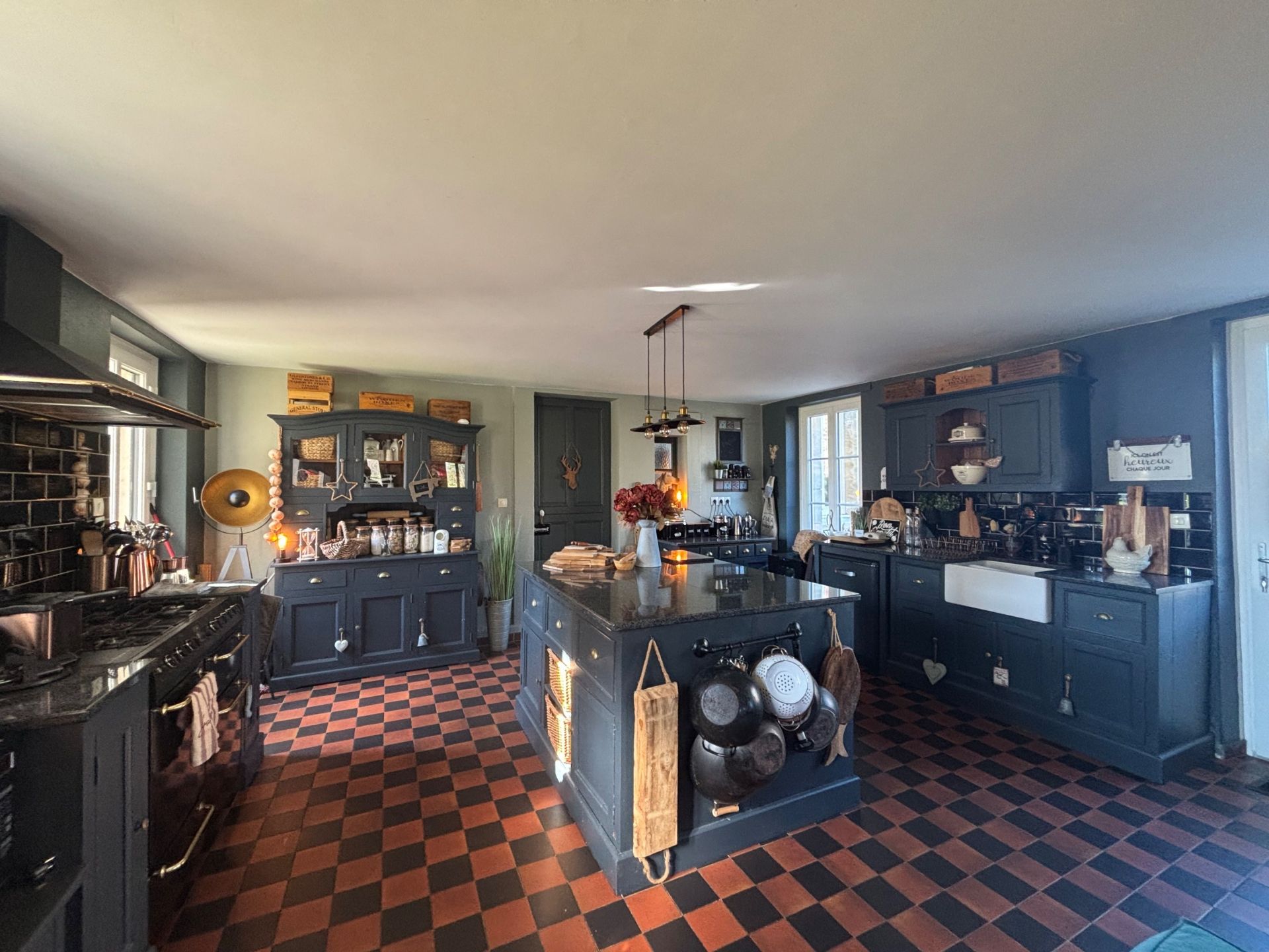 house 12 Rooms for sale on VIERVILLE SUR MER (14710)