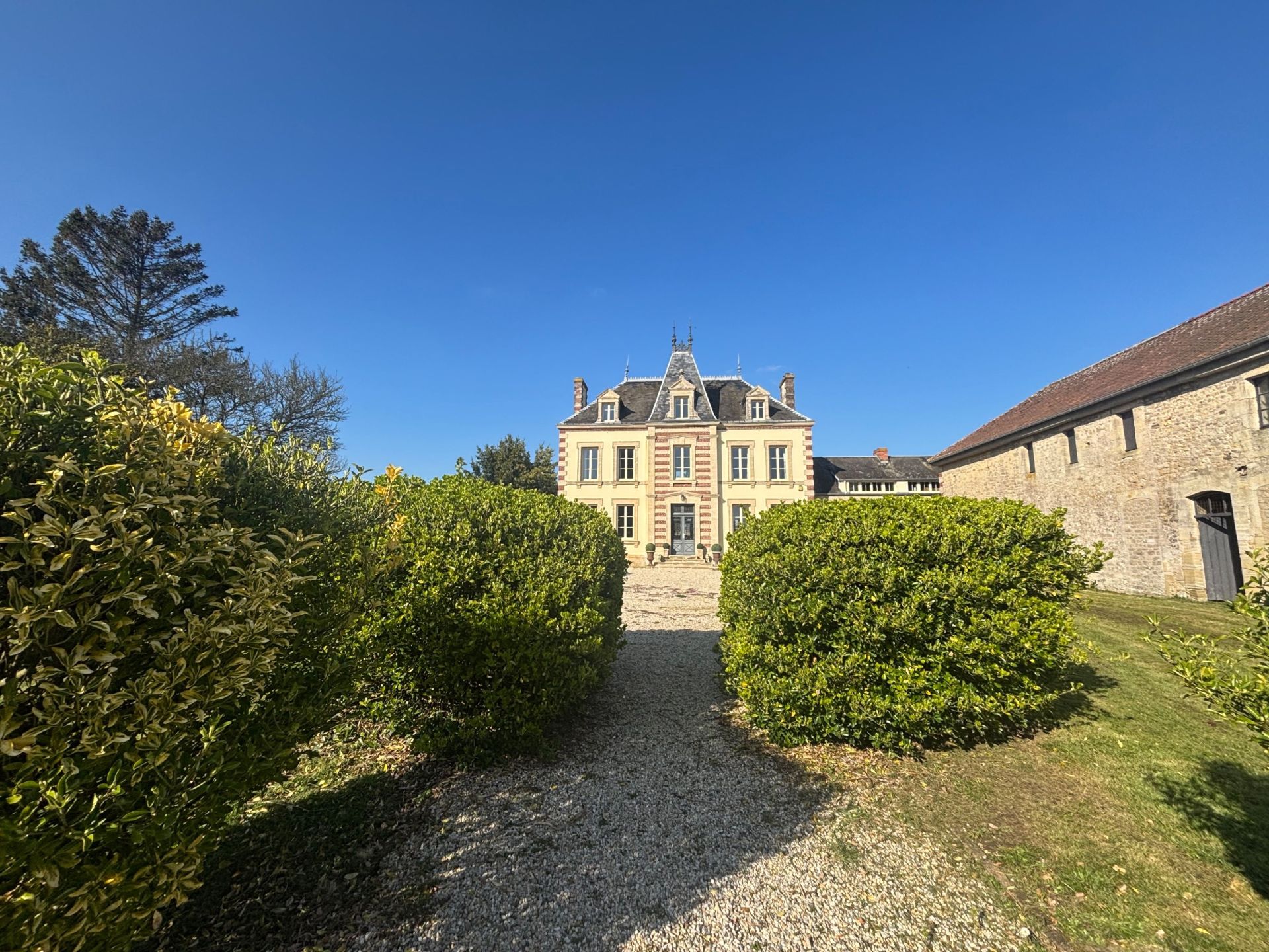 house 12 Rooms for sale on VIERVILLE SUR MER (14710)