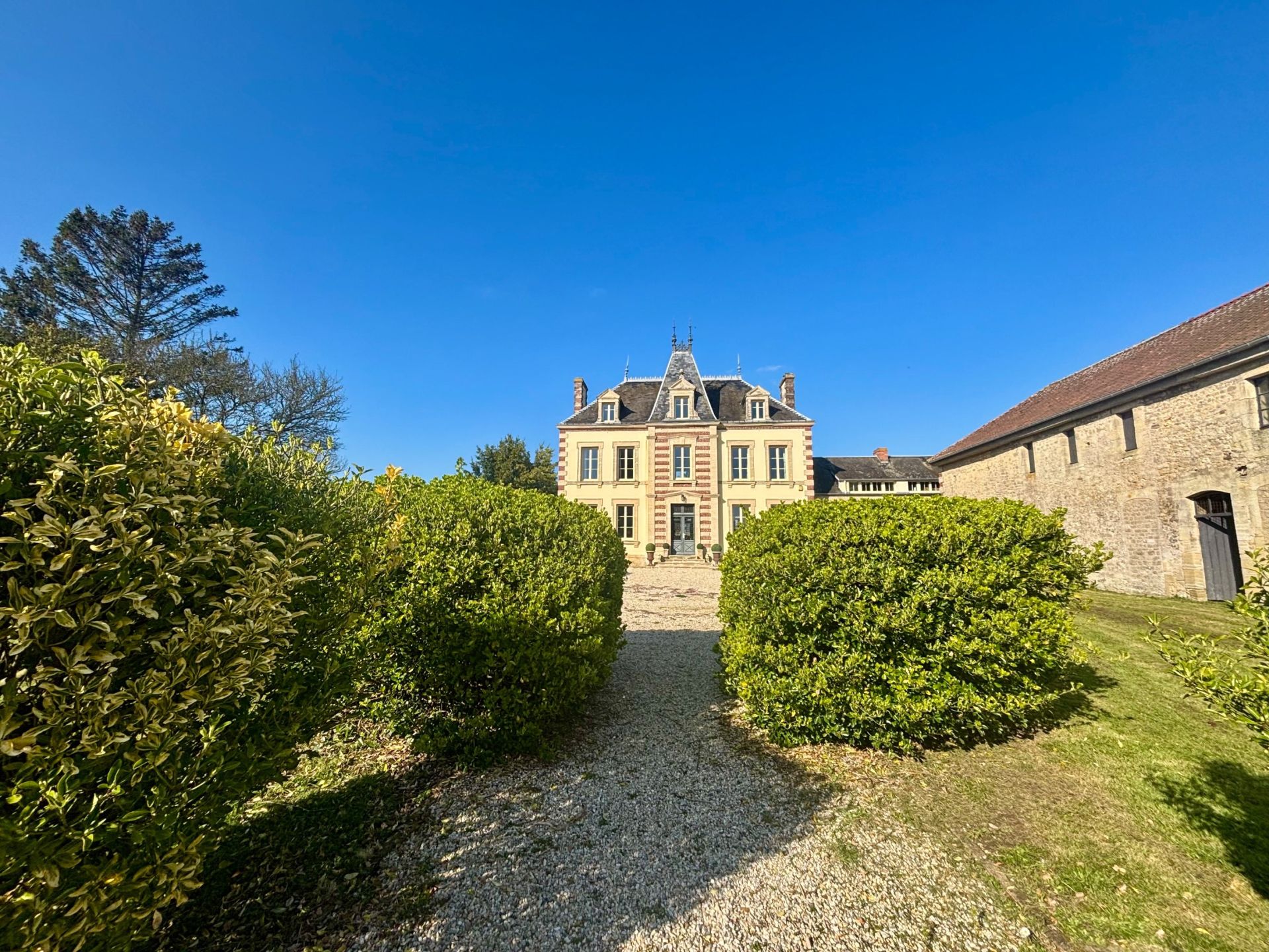 house 12 Rooms for sale on VIERVILLE SUR MER (14710)
