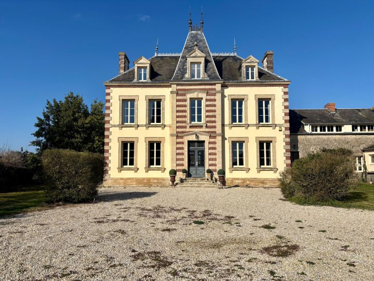 house 12 Rooms for sale on VIERVILLE SUR MER (14710)