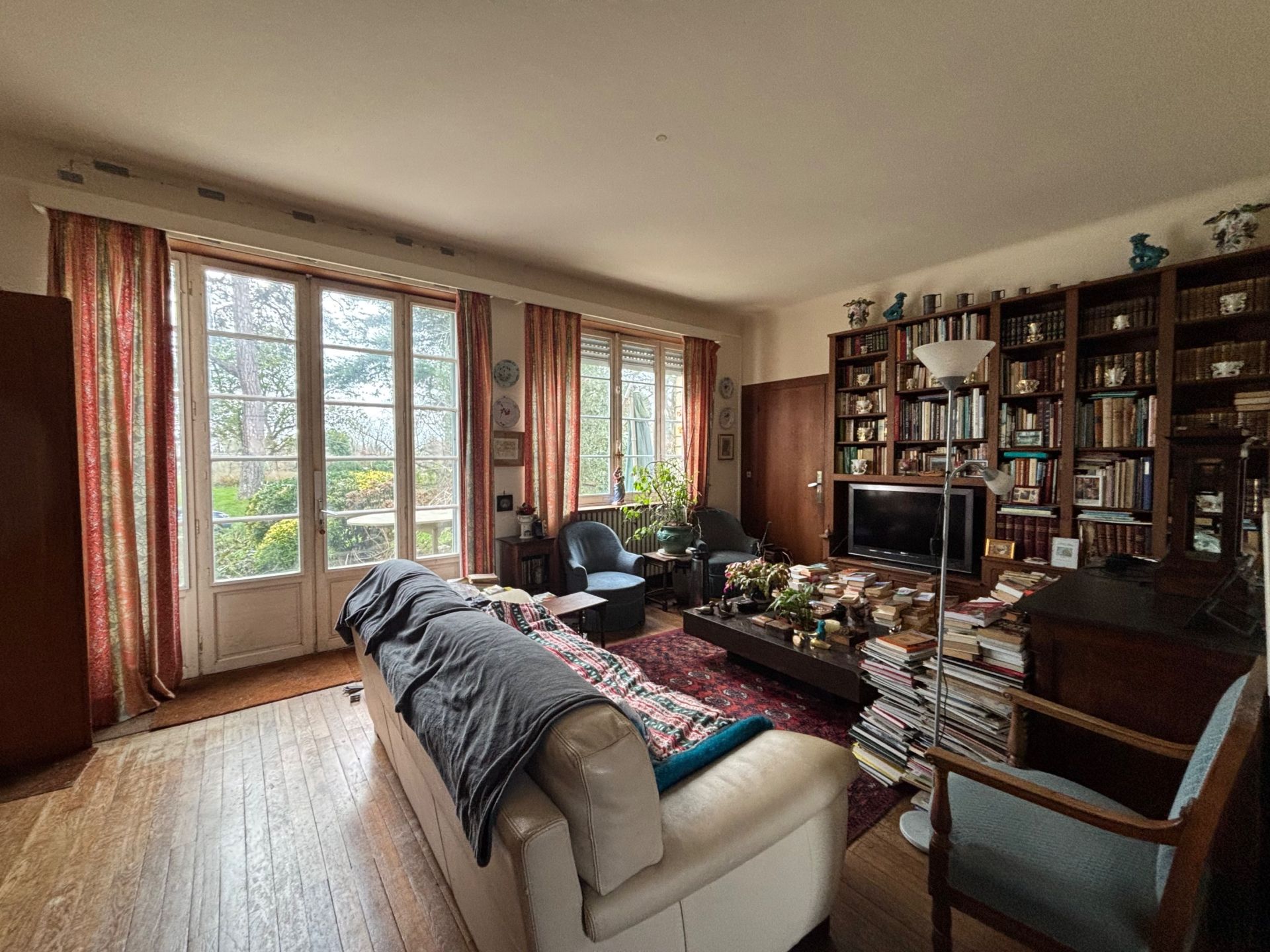 house 10 Rooms for sale on VIERVILLE SUR MER (14710)