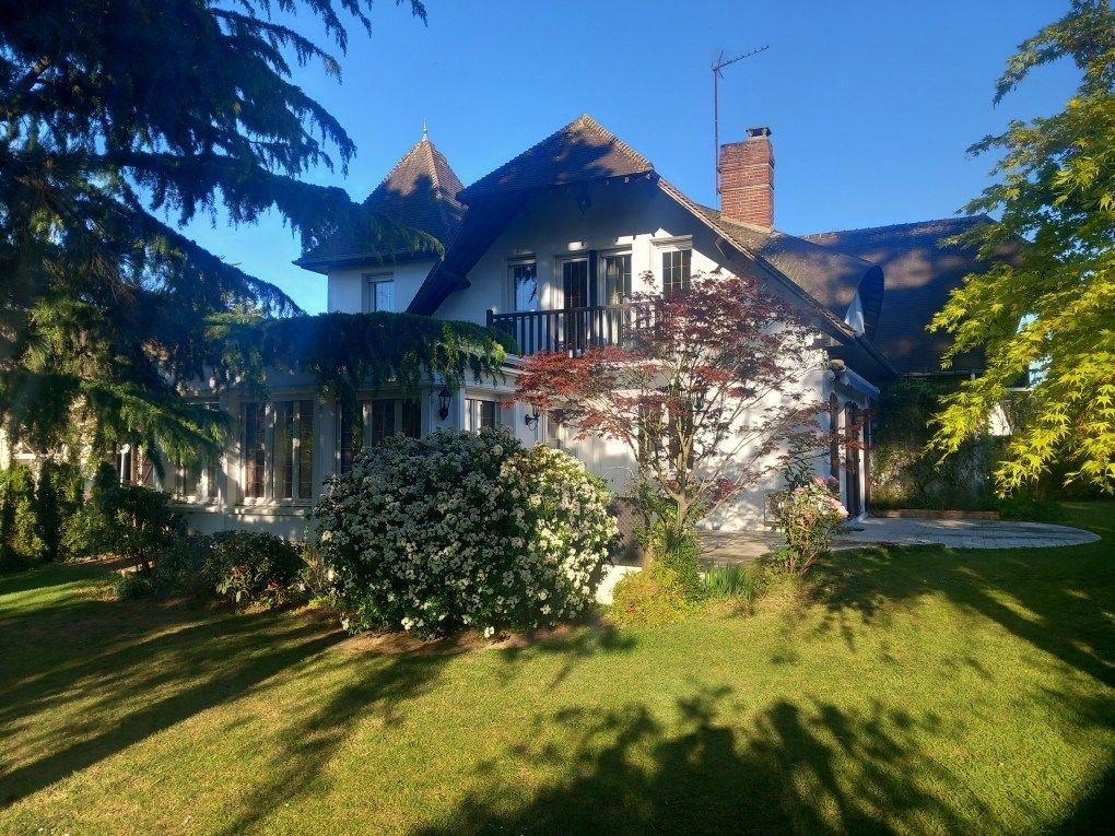 maison bourgeoise 9 Pièces en vente sur ST ETIENNE DU ROUVRAY (76800)