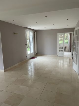 mansion 9 Rooms for sale on ST ETIENNE DU ROUVRAY (76800)