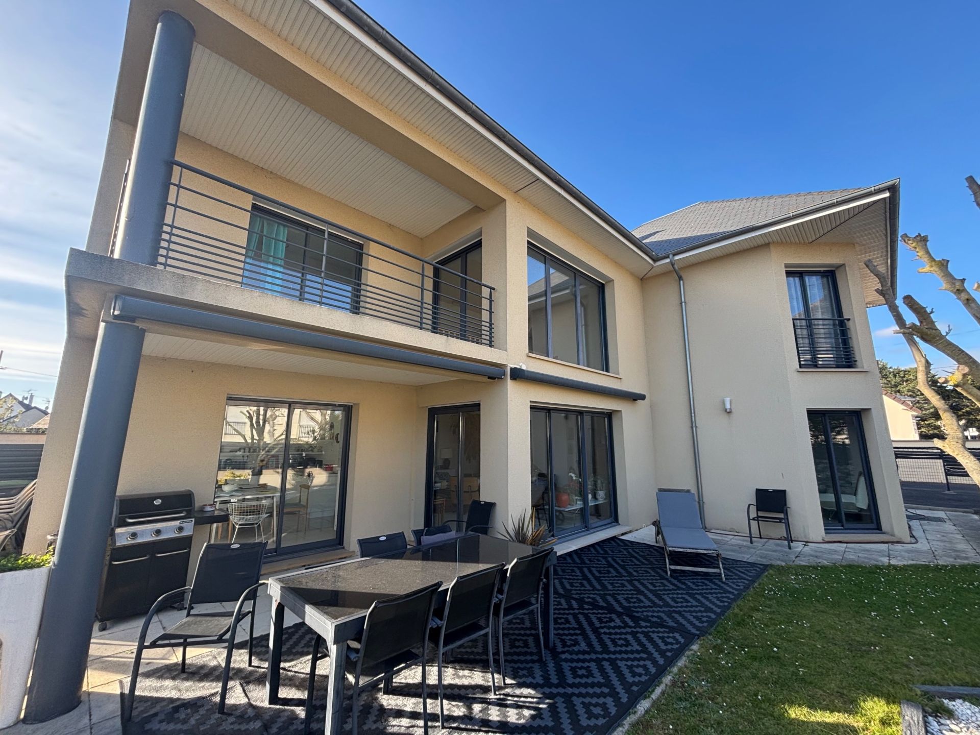 house 7 Rooms for sale on OUISTREHAM (14150)