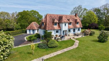 house 8 Rooms for sale on GLANVILLE (14950)