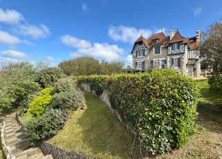 house 11 Rooms for seasonal rent on BENERVILLE SUR MER (14910)