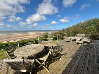 house 11 Rooms for seasonal rent on BENERVILLE SUR MER (14910)