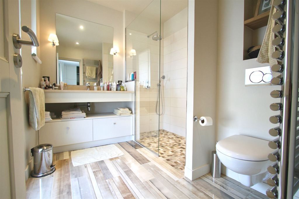 house 7 Rooms for seasonal rent on BLONVILLE SUR MER (14910)