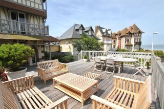 house 7 Rooms for seasonal rent on BLONVILLE SUR MER (14910)
